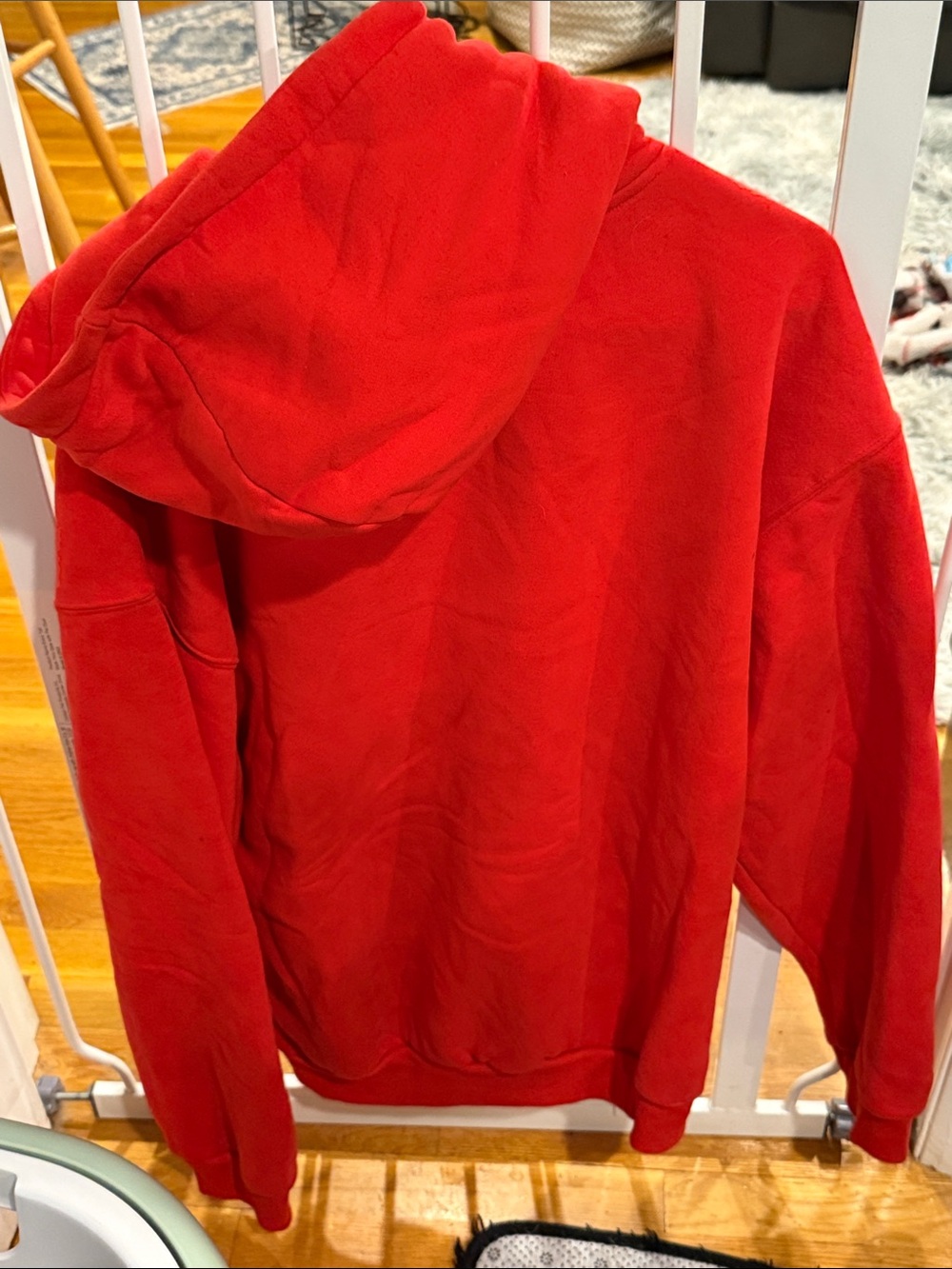 Red Comfrt pullover hoodie size M - Picture 3 of 3